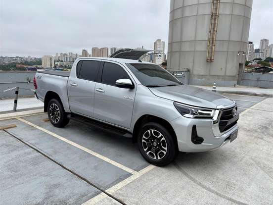 TOYOTA-HILUX-2.8 D-4D TURBO DIESEL CD SRV 4X4 AUTOMÁTICO TOYOTA-HILUX-2023