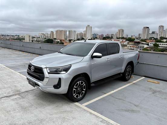 TOYOTA-HILUX-2023