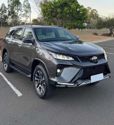 TOYOTA-HILUX SW4-2023