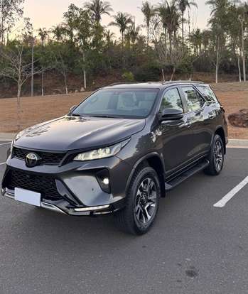 TOYOTA-HILUX SW4-2023