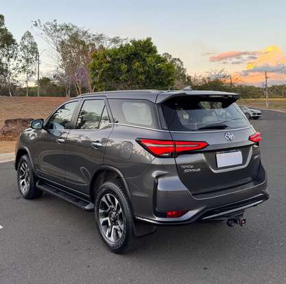 TOYOTA-HILUX SW4-2023