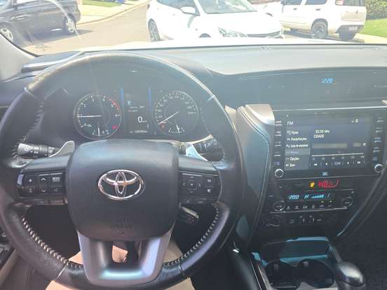 TOYOTA-HILUX SW4-2.8 D-4D TURBO DIESEL SRX 7L 4X4 AUTOMÁTICO TOYOTA-HILUX SW4-2020