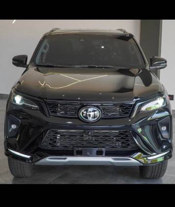 TOYOTA HILUX SW4 2.8 D-4D TURBO DIESEL SRX PLATINUM 7L 4X4 AUTOMÁTICO