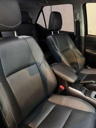 TOYOTA-HILUX SW4-2024