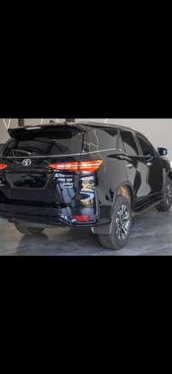 TOYOTA-HILUX SW4-2025