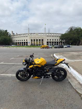 TRIUMPH STREET TRIPLE 765 RS 