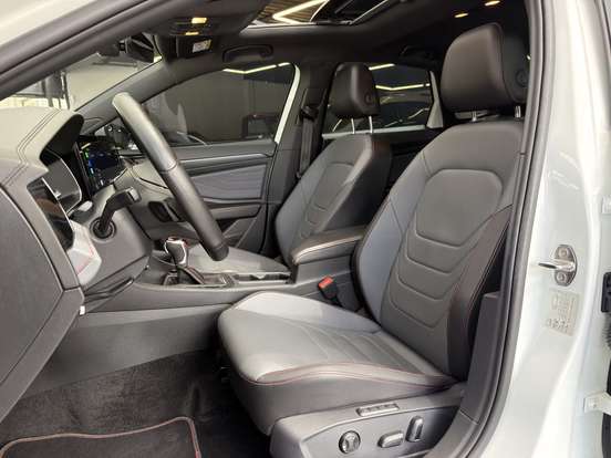 VOLKSWAGEN-JETTA-2025