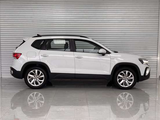 VOLKSWAGEN-TAOS-2022