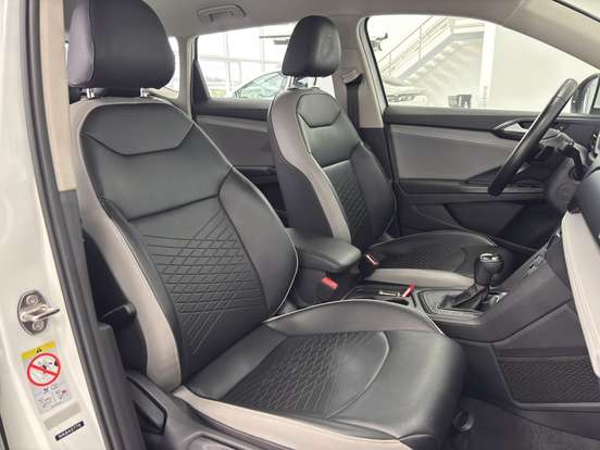 VOLKSWAGEN-TAOS-2022