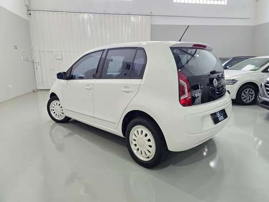 VOLKSWAGEN-UP-2015