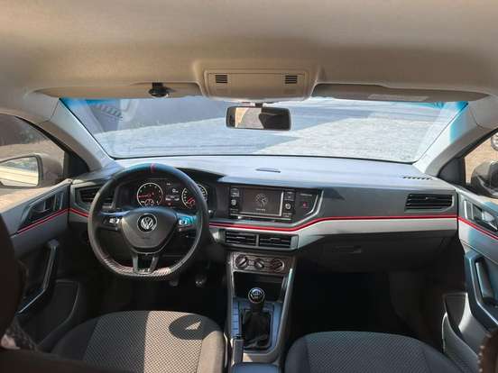 VOLKSWAGEN-POLO-2018