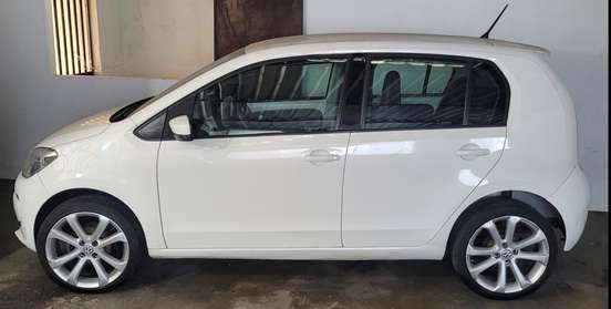 VOLKSWAGEN-UP-2014