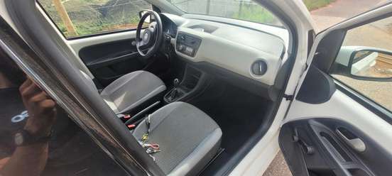 VOLKSWAGEN-UP-2014