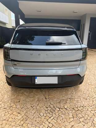 VOLVO-EX30-2024