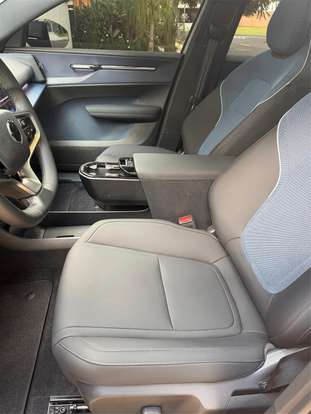 VOLVO-EX30-2024