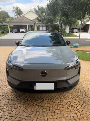 VOLVO-EX30-2024
