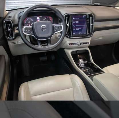 VOLVO-XC40-2019