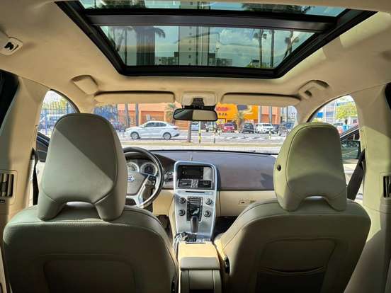 VOLVO-XC60-2011