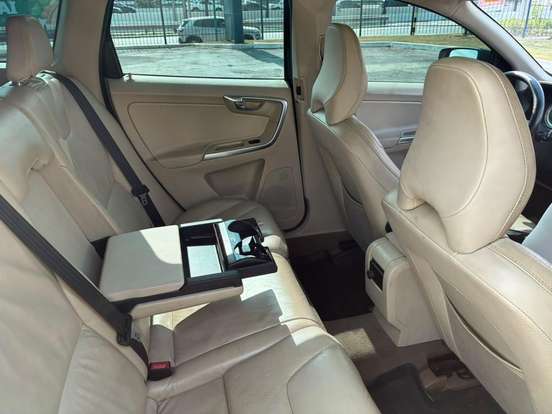 VOLVO-XC60-2011