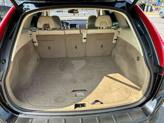 VOLVO-XC60-2011
