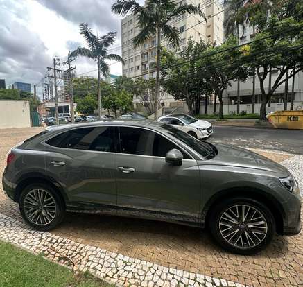 AUDI-Q3-2023