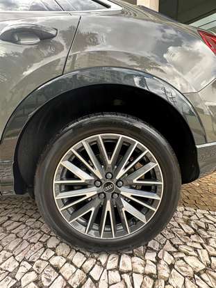 AUDI-Q3-2023