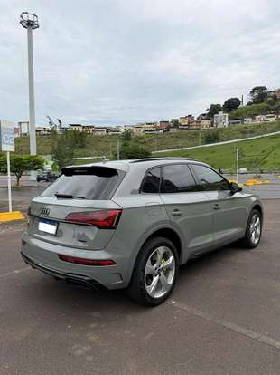 AUDI-Q5-2021