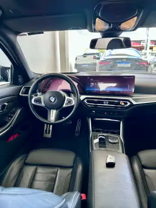BMW-320i-2022