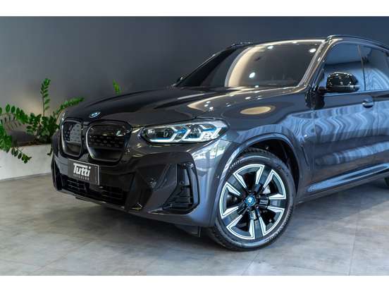 BMW-iX3-2024
