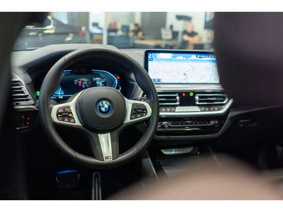 BMW-iX3-2024