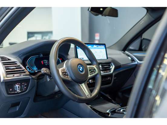BMW-iX3-2024