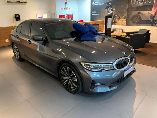 BMW-320i-2021
