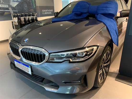 BMW-320i-2021