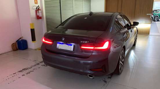 BMW-320i-2021