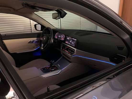BMW-320i-2021