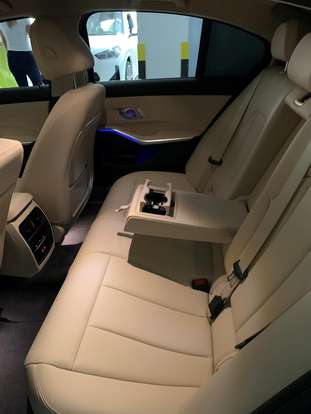 BMW-320i-2021