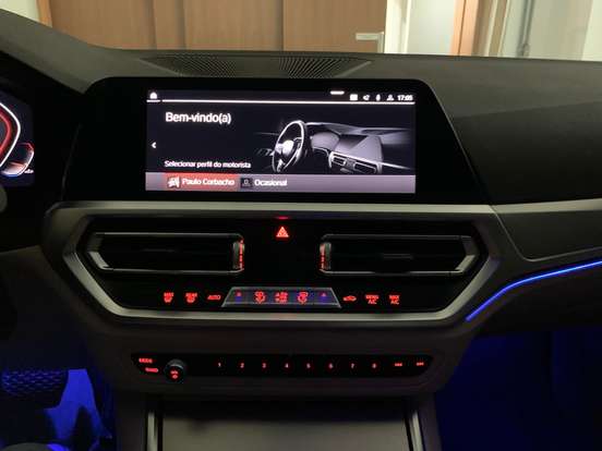 BMW-320i-2021