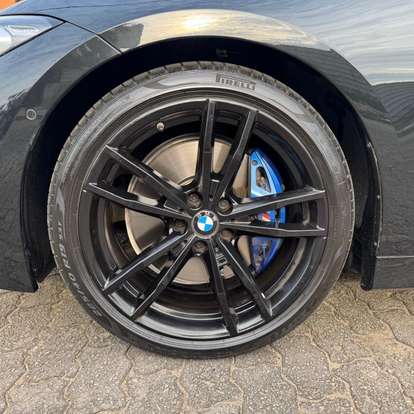 BMW-320i-2023