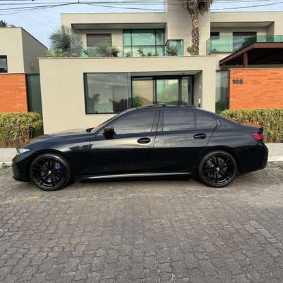 BMW-320i-2023