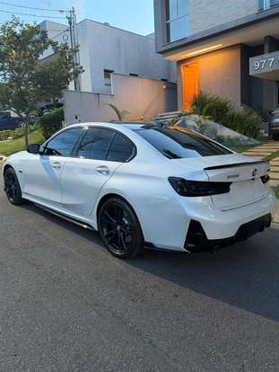 BMW-330e-2022