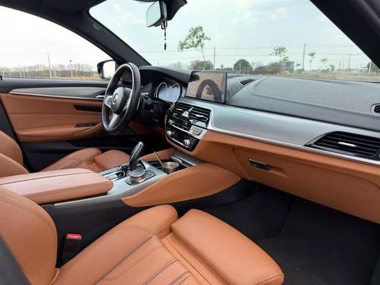 BMW-540i-2018