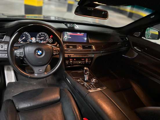BMW-750i-4.4 M SPORT SEDAN V8 32V GASOLINA 4P AUTOMÁTICO BMW-750i-2013