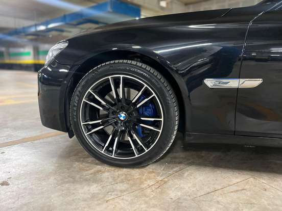 BMW-750i-4.4 M SPORT SEDAN V8 32V GASOLINA 4P AUTOMÁTICO BMW-750i-2013