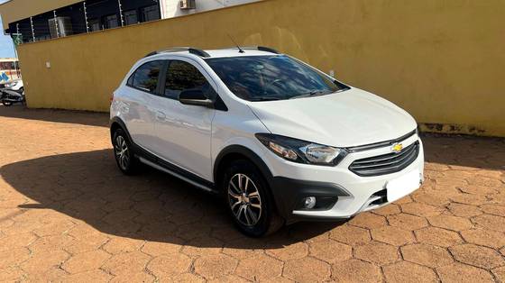 CHEVROLET ONIX 1.4 MPFI ACTIV 8V FLEX 4P AUTOMÁTICO