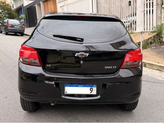 CHEVROLET-ONIX-2015