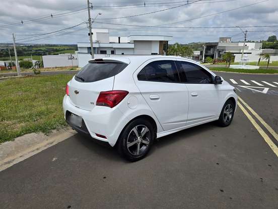 CHEVROLET-ONIX-2018