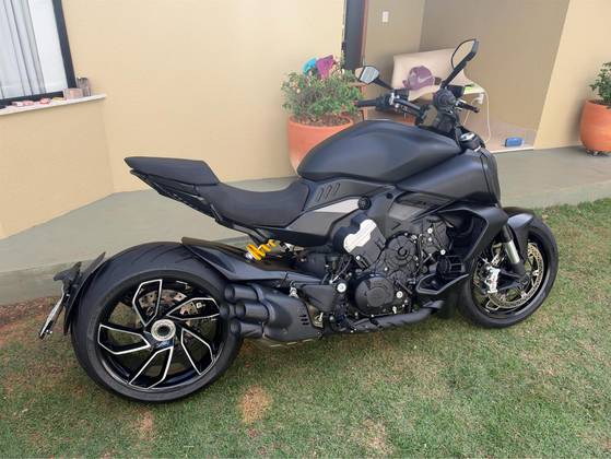 DUCATI DIAVEL V4 