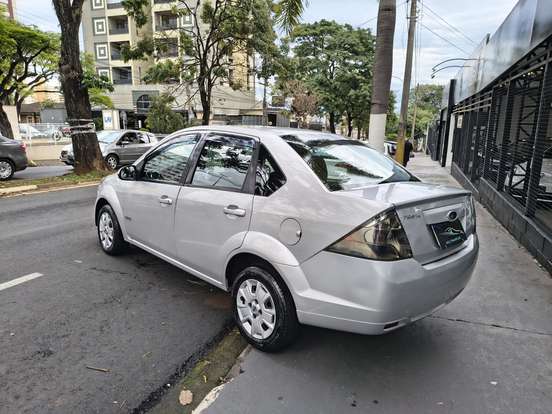 FORD-FIESTA-2012