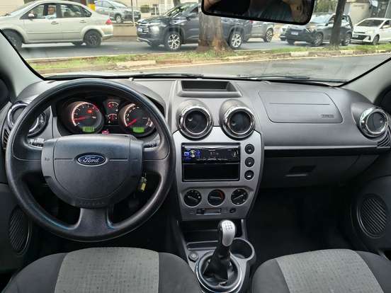 FORD-FIESTA-2012