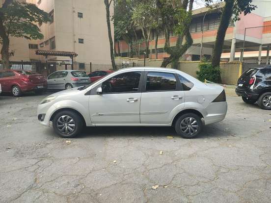 FORD-FIESTA-2013